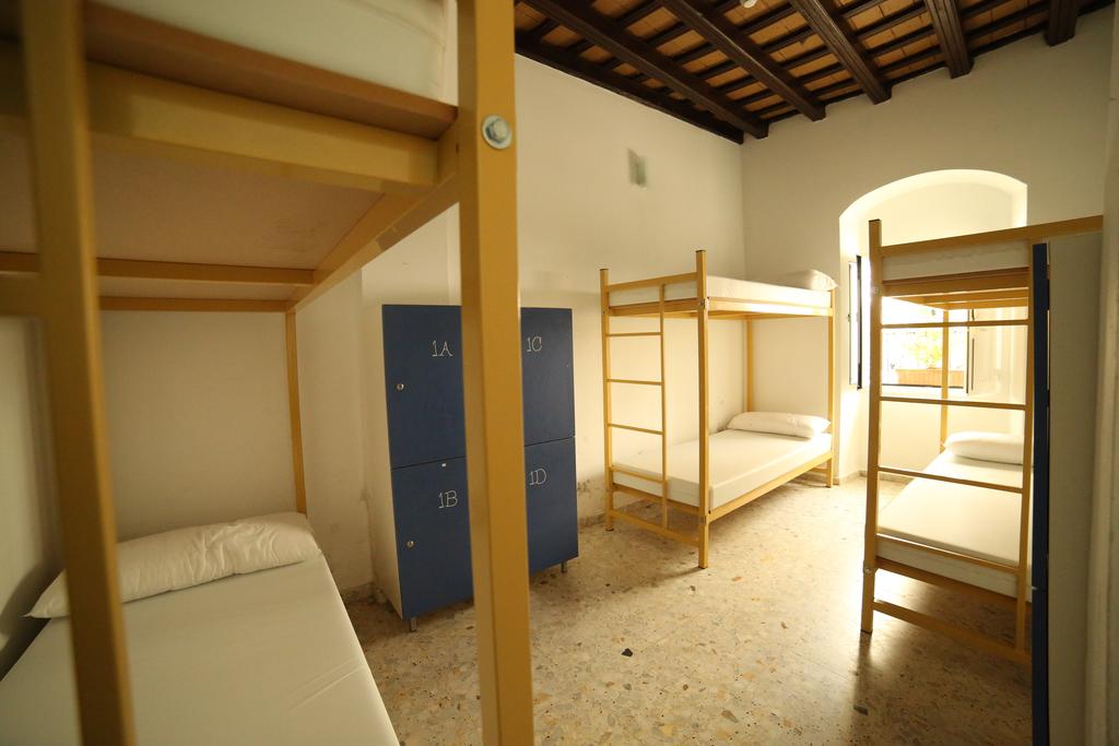 Habitación de 6 del Hostel Wake Up in Tarifa